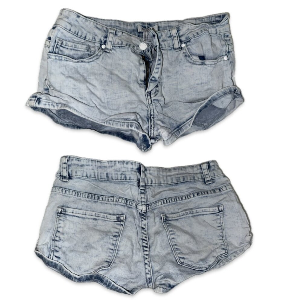 Forever 21 Light Blue Low-Waist Mini Jean Shorts - Trendy & Cute